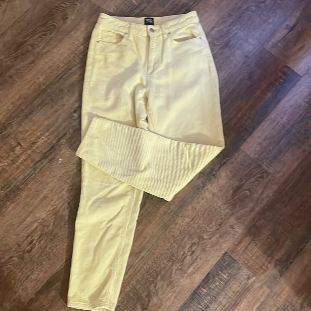 Mom corduroys high-rise size 27